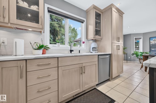 15827 67B Street Nw, Edmonton, AB 