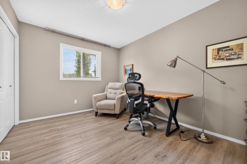 15827 67B Street Nw, Edmonton, AB 