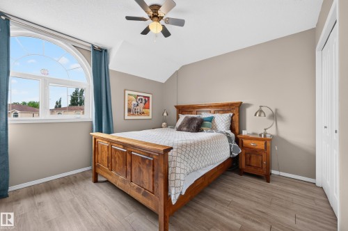 15827 67B Street Nw, Edmonton, AB 