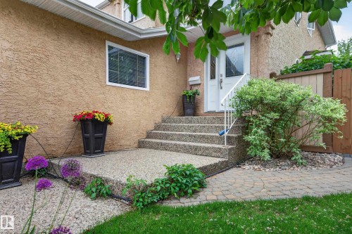 15827 67B Street Nw, Edmonton, AB 