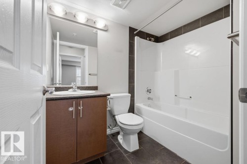 204 10118 106 Avenue, Edmonton, AB - Indoor Photo Showing Bathroom