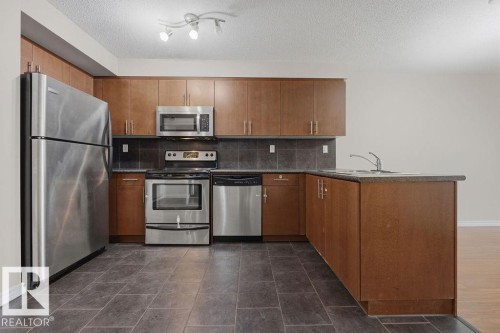 204 10118 106 Avenue, Edmonton, AB - Indoor Photo Showing Kitchen