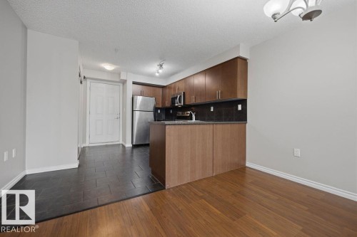 204 10118 106 Avenue, Edmonton, AB - Indoor Photo Showing Kitchen