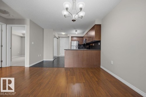 204 10118 106 Avenue, Edmonton, AB - Indoor Photo Showing Kitchen