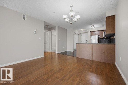 204 10118 106 Avenue, Edmonton, AB - Indoor Photo Showing Kitchen