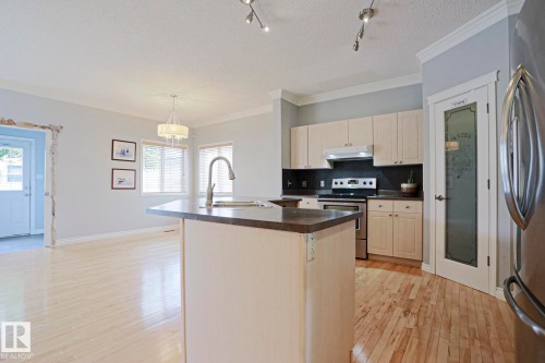 1712 Tomlinson Common, Edmonton, AB 