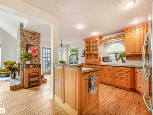 9508 100A Street, Edmonton, AB 