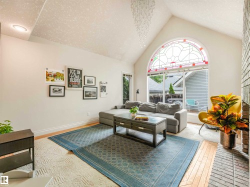 9508 100A Street, Edmonton, AB 