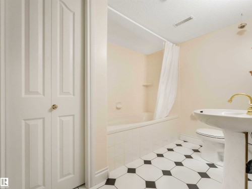 9508 100A Street, Edmonton, AB 