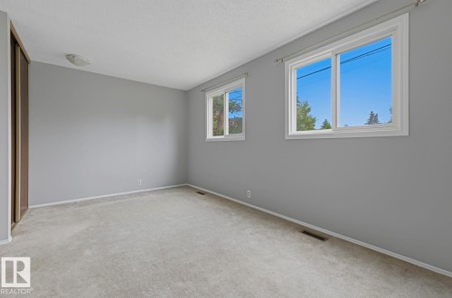 5514 93A Avenue, Edmonton, AB 