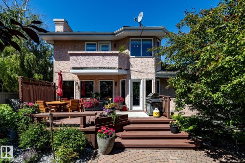 Multi-level wood-finish deck with integrated privacy screen and steps to a paver patio - 315 Osland Place, Edmonton, AB 
