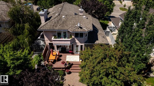 Multi-level rear deck with a privacy screen and integrated steps - 315 Osland Place, Edmonton, AB 