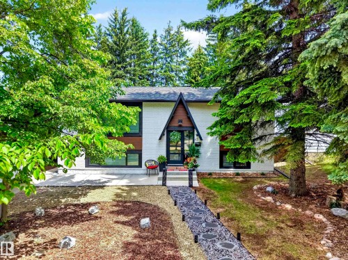 Contemporary split-level residence featuring white brick and dark wood-paneled siding - 43 Burnham Place, St. Albert, AB 