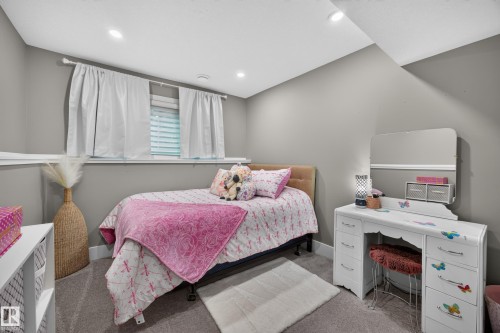 Neutral gray walls with white baseboards and trim - 43 Burnham Place, St. Albert, AB 
