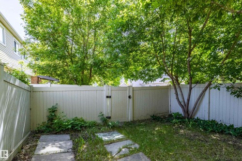 Yard - 176 Centennial Court, Edmonton, AB 