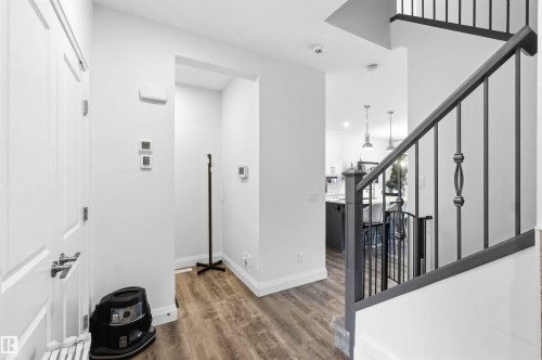 Entrance foyer - 9323 223 Street, Edmonton, AB 
