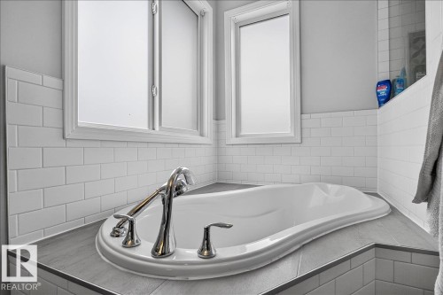 Bathroom - 13 Baie Madelene, Beaumont, AB 