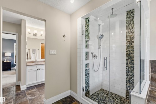 Bathroom - 624 Butchart Wynd, Edmonton, AB 