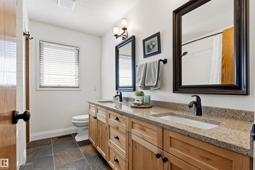Bathroom - 624 Butchart Wynd, Edmonton, AB 