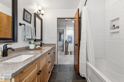 Bathroom - 624 Butchart Wynd, Edmonton, AB 