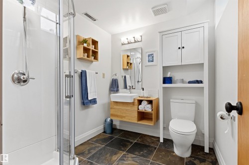 Bathroom - 624 Butchart Wynd, Edmonton, AB 