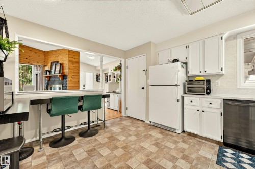 Kitchen - 24 Addison Crescent, St. Albert, AB 