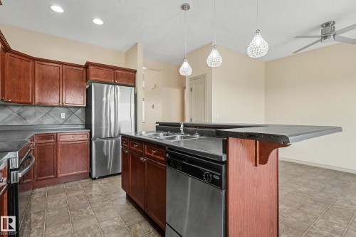 92 13825 155 Avenue, Edmonton, AB 