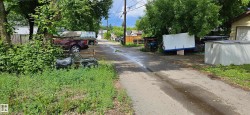 Image quality insufficient for description - 