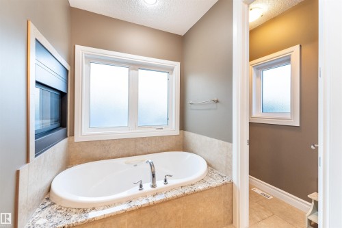 17424 108 Street, Edmonton, AB - Indoor Photo Showing Bathroom