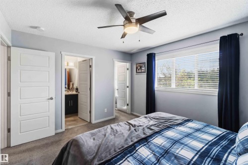 Light gray walls complemented by gray carpet flooring - 940 East Gate, Edmonton, AB 