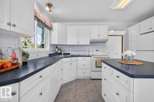 6930 11 Avenue, Edmonton, AB 
