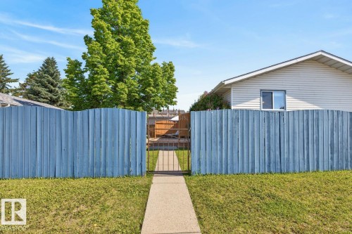 6930 11 Avenue, Edmonton, AB 