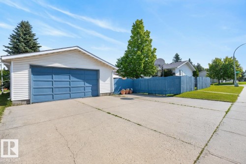 6930 11 Avenue, Edmonton, AB 