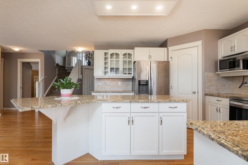 1044 Barnes Way, Edmonton, AB - Indoor Photo Showing Kitchen With Upgraded Kitchen