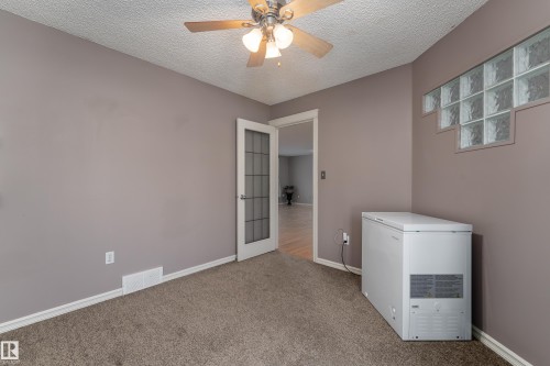 1044 Barnes Way, Edmonton, AB - Indoor Photo Showing Other Room