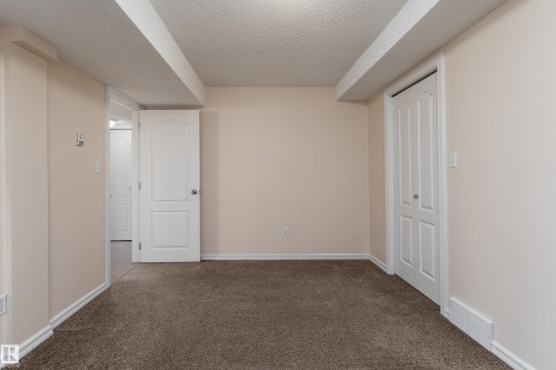 1044 Barnes Way, Edmonton, AB - Indoor Photo Showing Other Room