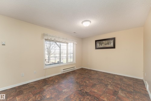 1044 Barnes Way, Edmonton, AB - Indoor Photo Showing Other Room