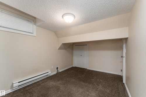 1044 Barnes Way, Edmonton, AB - Indoor Photo Showing Other Room
