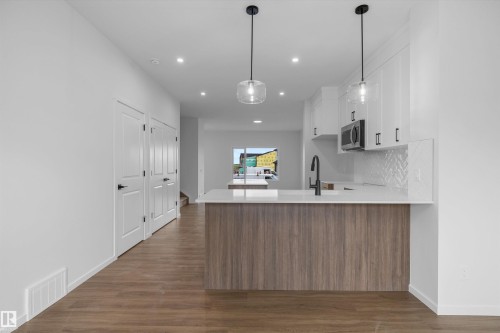 133 Mustang Close, Ardrossan, AB - Indoor Photo Showing Kitchen