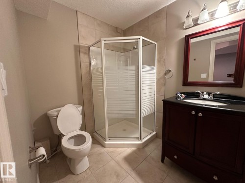 30 Virginia Avenue, Spruce Grove, AB - Indoor Photo Showing Bathroom