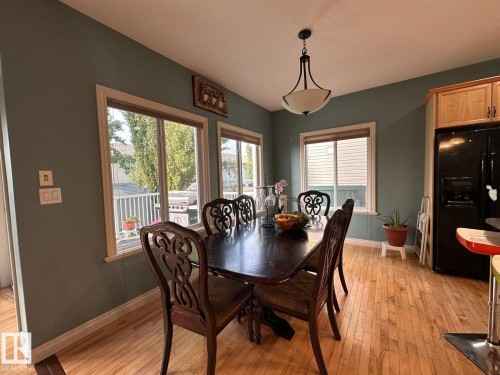 30 Virginia Avenue, Spruce Grove, AB - Indoor Photo Showing Dining Room