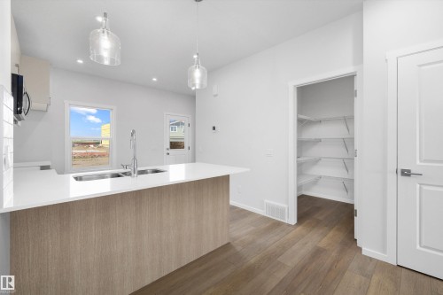 15656 3 Street, Edmonton, AB 