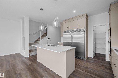 15744 7 Street, Edmonton, AB 