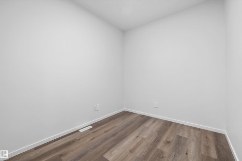 15744 7 Street, Edmonton, AB 