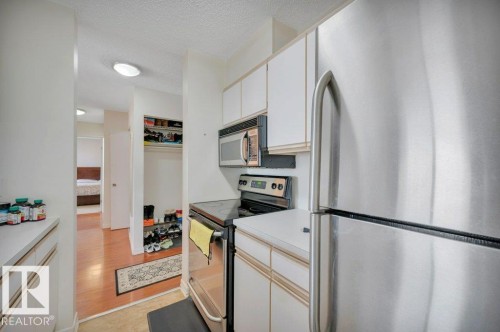 304 5065 31 Avenue, Edmonton, AB - Indoor Photo Showing Kitchen