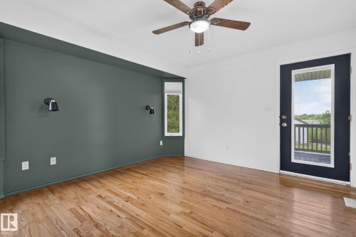 Hardwood-finish flooring extending throughout, complemented by a ceiling fan with integrated lighting - 86 Heritage Crescent, Stony Plain, AB 