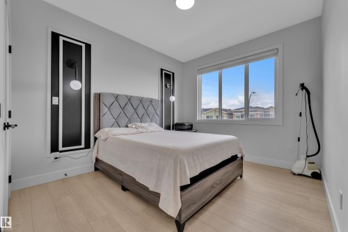 136 30 Street, Edmonton, AB 
