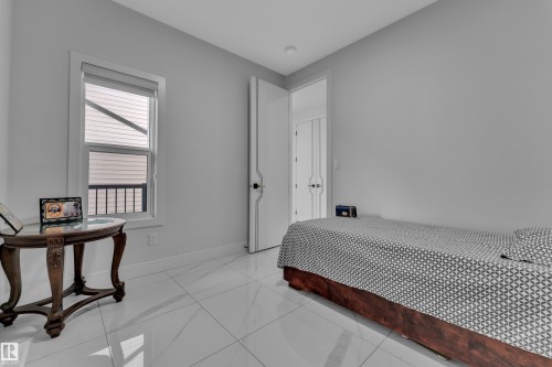 136 30 Street, Edmonton, AB 
