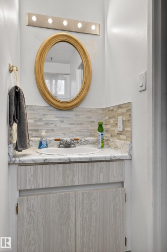 Bathroom - 13445 40 Street Nw, Edmonton, AB 