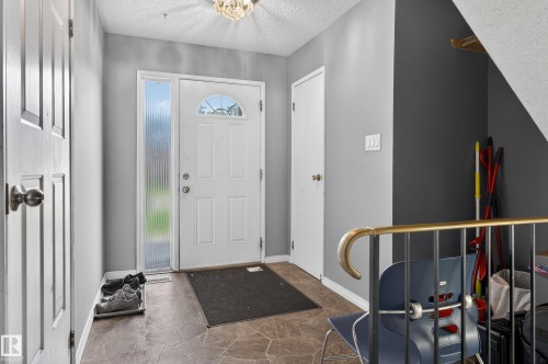Entrance foyer - 13445 40 Street Nw, Edmonton, AB 